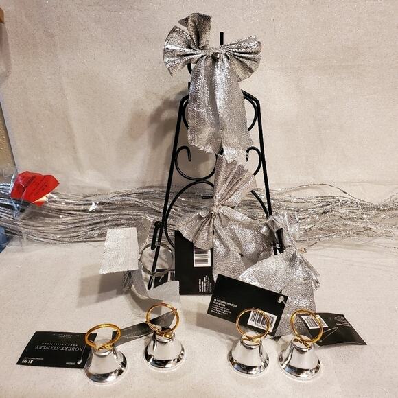 Set of 8 Christmas Holiday Silver glitter bow napkin rings & name tag holder - Picture 1 of 4